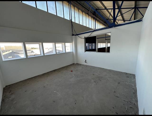 600M² WAREHOUSE TO LET IN PAARDEN EILAND